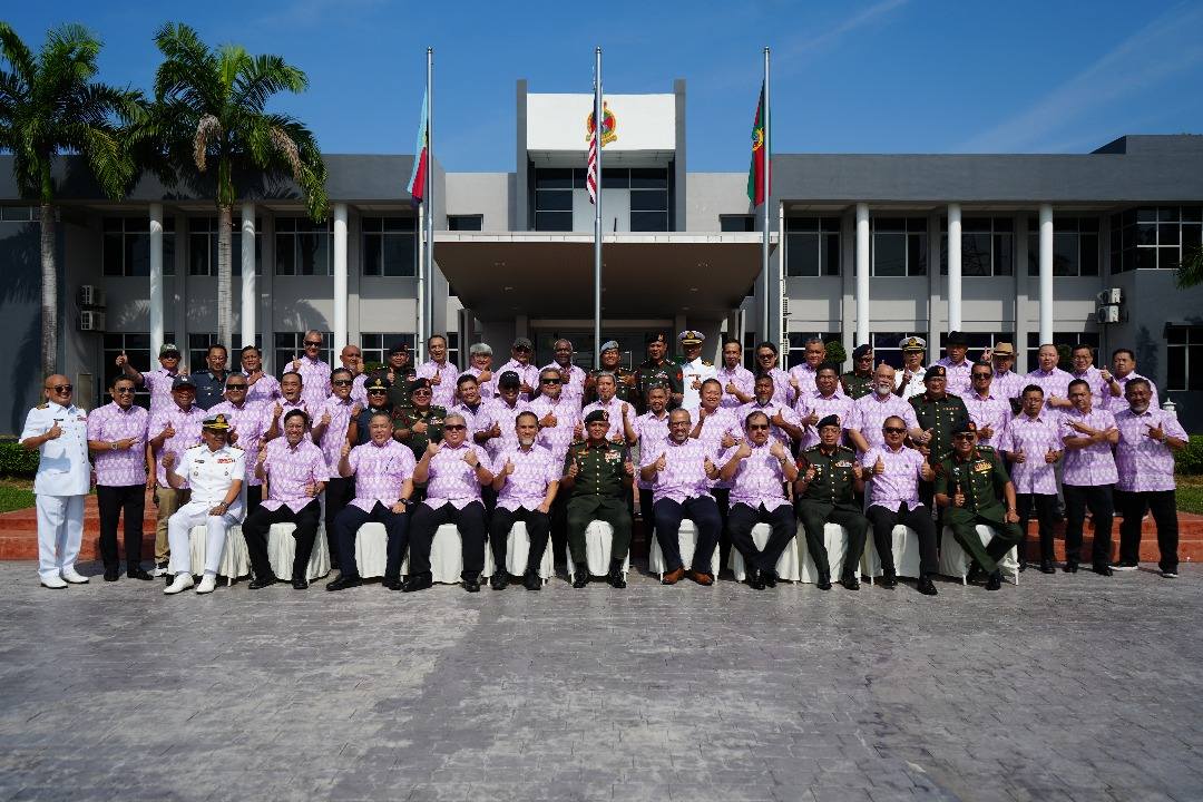 MAJLIS REUNION, PERASMIAN MONUMEN DAN PERLETAKAN PLAKA OLD PUTERA INTAKE 82-86 (R3)