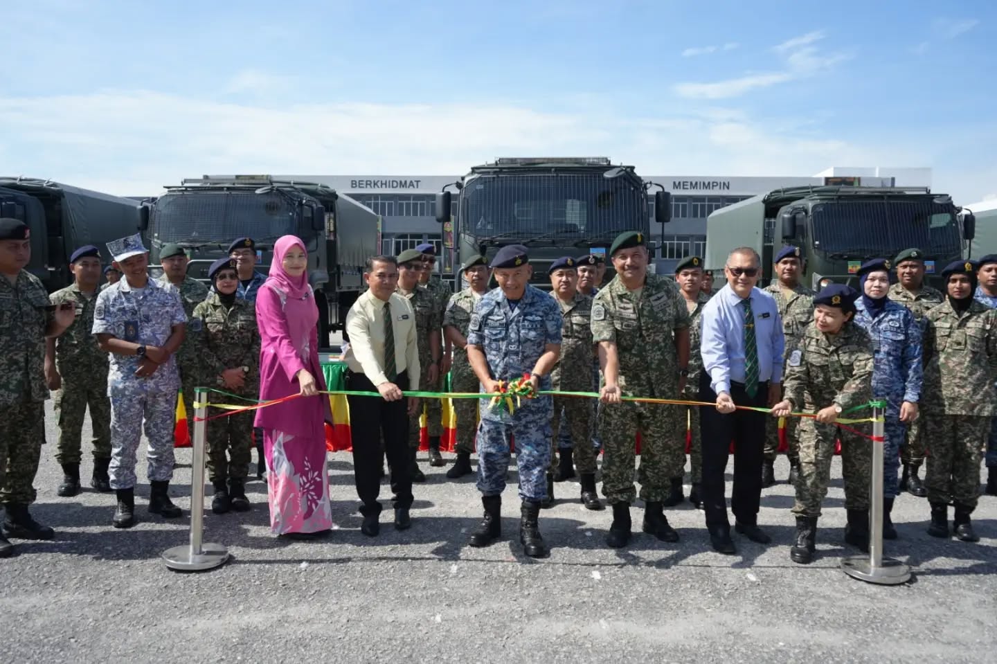 PERASMIAN PENYERAHAN KENDERAAN JENIS B (KJB) MAKTAB TENTERA DIRAJA (MTD)