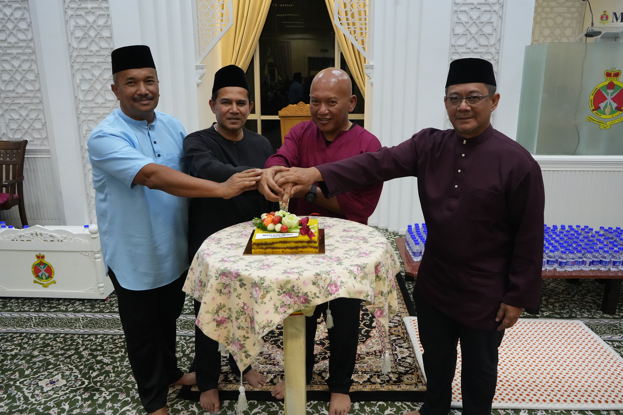 MAJLIS SOLAT HAJAT PERDANA DAN RESTU ILMU SERTA CERAMAH MOTIVASI DAN KEIBUBAPAAN